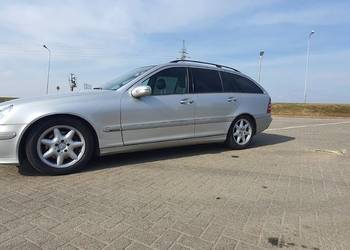 Mercedes 270 CDI 2005r. Lift C-Klasa 2.7 Kombi Hak Wyposażenie