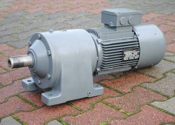 Motoreduktor dwubiegowy 0.8/2.4kw. 25/77obr. z hamulcem. Firmy SEW.