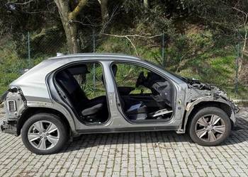 Lexus UX hybryda po kradzieży sprowadzony z Włoch