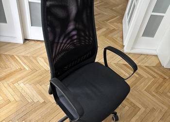 krzesło biurowe Markus Ikea 450 zł.