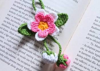 Brelok do kluczy wykonany na szydełku