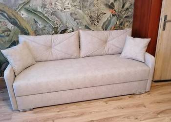 Sofa z funkcją spania oraz pojemnikiem
