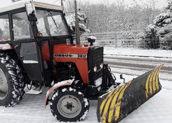 Ciągnik URSUS 2812 z pługiem do śniegu dostępny w Rad-Masz Opoczno