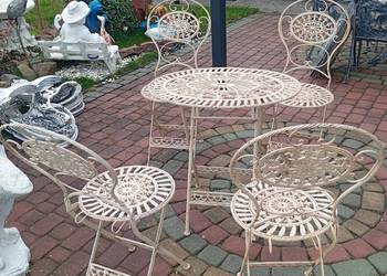 Komplet metalowych mebli ogrodowych