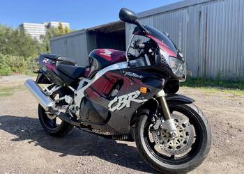 Honda CBR 900RR SC28