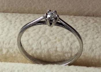 Pierścionek srebrny z kamieniem, p.925 elegancki