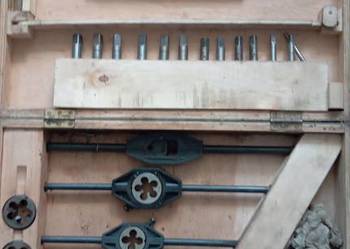 Sprzedam walizkę narzynek i gwintowników z PRL jak na zdjęciu