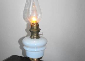 Elegancka lampa naftowa.Porcelanowy zbiornik. Dostawa gratis
