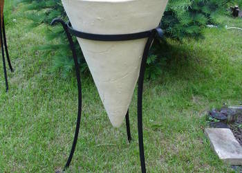 Sprzedam donicę ceramiczną + wiszącą.