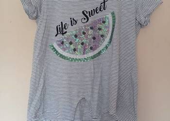 T-shirt z napisem i cekinami