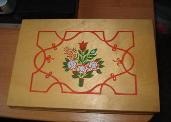 Pudełko drewniane na biżuterię.