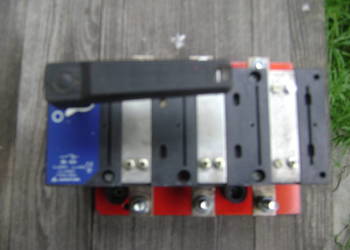 Rozłącznik wyłącznik RA-400.