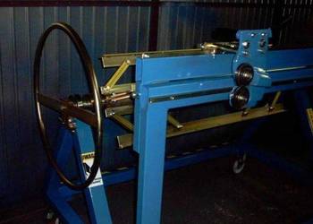 Rozwijak z nożem ręcznym 1250 x 2500 kg