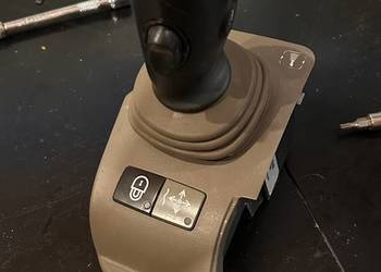 Joystick sterowanie John Deere RE566768 hydraulika funkcje
