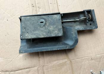 AUDI 80 B3  80B3 ZAMEK SCHOWKA 893857131G