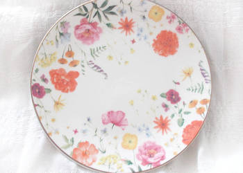 talerzyk w kwiatki, talerz w kwiaty, łąka talerz, porcelanowy talerz pastel