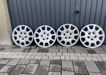"Oryginalne kolpaki Hyundai 15 cali (nr części: 52960-A6000).