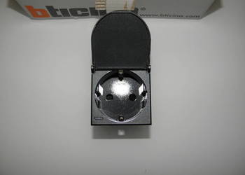 Bticino Axolute HS4141PW Gniazdo z klapką ANT
