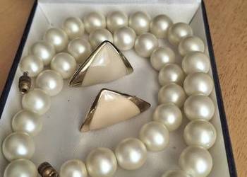 Zestaw: klasyczne wykwintne perłowe korale z kolczykami