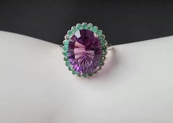 Srebrny pierścionek z ametystem i szmaragdami