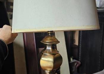 *Lampa stołowa vintage – ozdobna z abażurem*