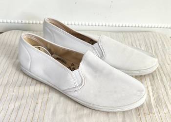 Białe tenisówki wsuwane płócienne slip-on 39 buty płaskie lato