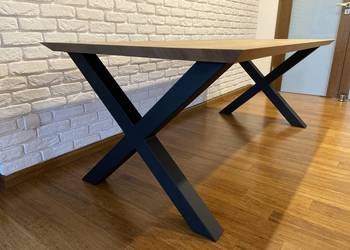 Stół z dębowym blatem w stylu loft industrial