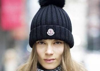 Czapka z naturalnym futerkiem Moncler