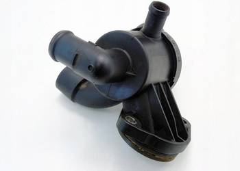 OBUDOWA TERMOSTATU 2.0 TDI A3 Q3 A4 A6 A5 GOLF PASSAT EOS TIGUAN SHARAN