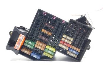 SKRZYNKA BEZPIECZNIKÓW PORSCHE PANAMERA 7L0941828A Hatchback 09-17 4.8