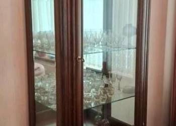 Witryna dębowa z szufladami, lustrem.