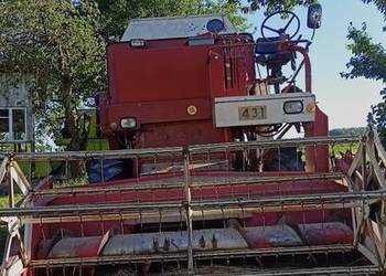 Kombajn zbożowy International 431