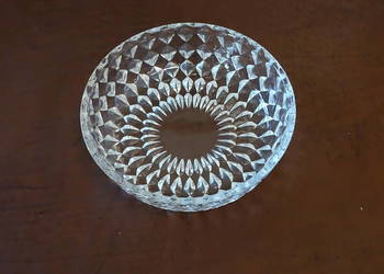 Szklana miseczka / patera PRL – efektowne szlifowane szkło (17 cm)