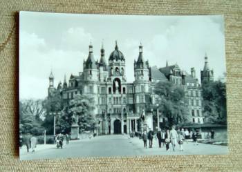 ZAMEK W SCHWERIN NA POJEZIERZU MEKLEMBURSKIM