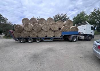 Transport balotów Słomy siana Kostek naczepa