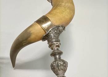 Róg obfitości na podstawie