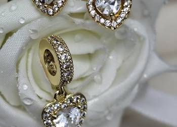 Piękny ładnie lśniący zestaw srebrnej pozłacanej biżuterii  typu Pandora