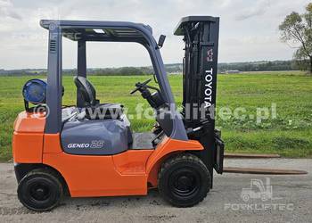 Wózek Widłowy TOYOTA 7FGF25  Triplex  TOYOTA 7FG25 widlak Linde
