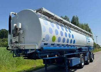 Naczepa cystetna 3 odiowa do paszy Welgro