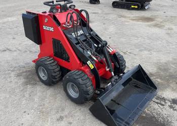 2025 r. SDLOOL SL323C Ładowarka mini o sterowaniu burtowym