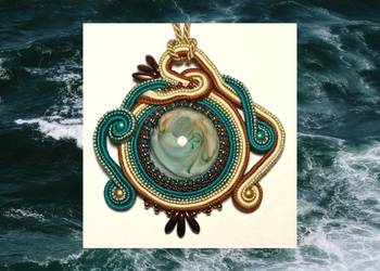 WISIOREK Z ŻYWICĄ zielono-brązowy - SUTASZ WISIOREK Z ŻYWICĄ zielono-brązowy - SUTASZ