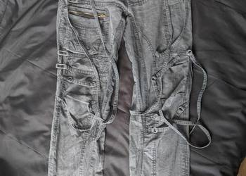 Damskie spodnie bojówki z kieszeniami