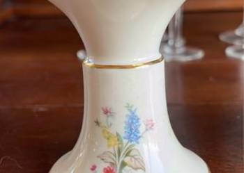 Świecznik. Sygnowany. Porzellan. Ecru. Kwiatki polne. Świecznik. Sygnowany. Porzellan. Ecru. Kwiatki polne.