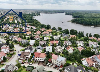 Dom wolnostojący w sąsiedztwie jeziora