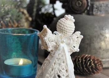 Aniołek szydełkowy z perełkami, ecru kremowy 10 cm