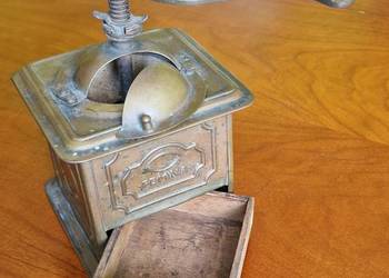 Zabytkowy Młynek do Kawy FEMINA – Antyk – Industrial / Loft / Retro