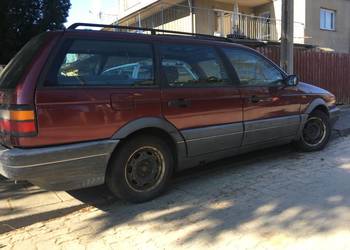 VW PASSAT B3 GT KOMBI LISTWY BOCZNE DRZWI