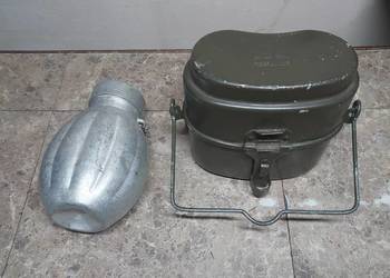 Stara wojskowa menażka i manierka