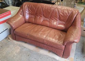 Skórzana kanapa trzyosobowa brązowa rozkładana skrzynia tapicerowana