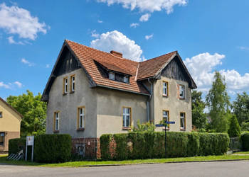 Przedwojenny dom z działką 1800 m² w centrum Czernicy